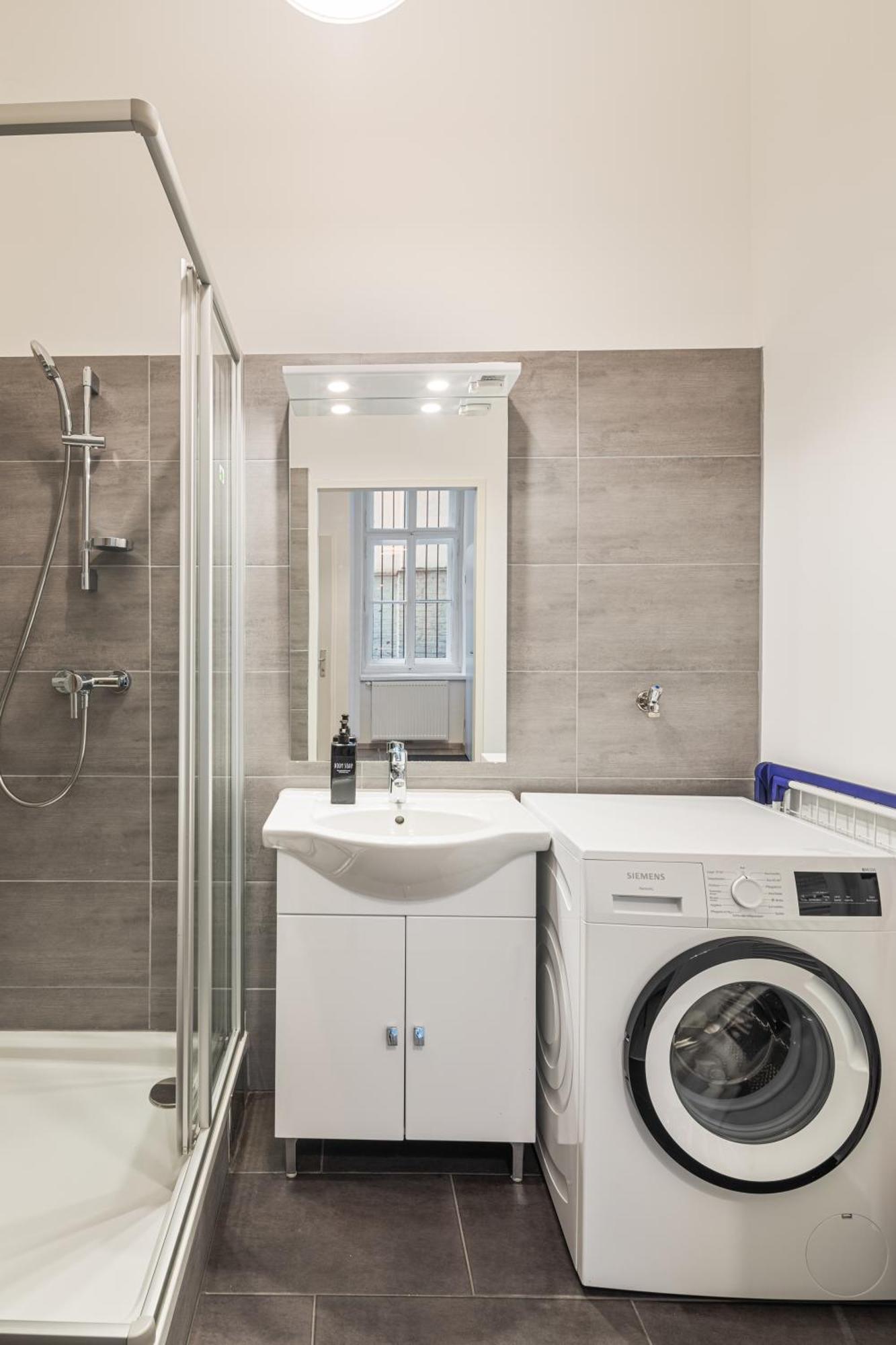 2 Bed Rooms I 82 M2 I Comfy I 160 Mbit Wifi فيينا المظهر الخارجي الصورة